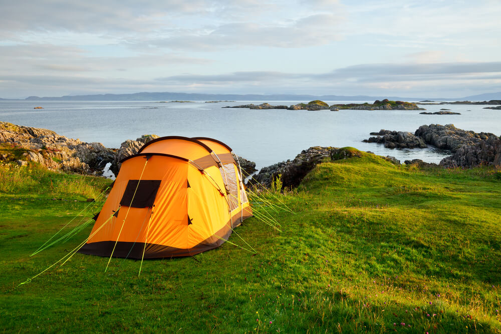 Small tent on a cliffside