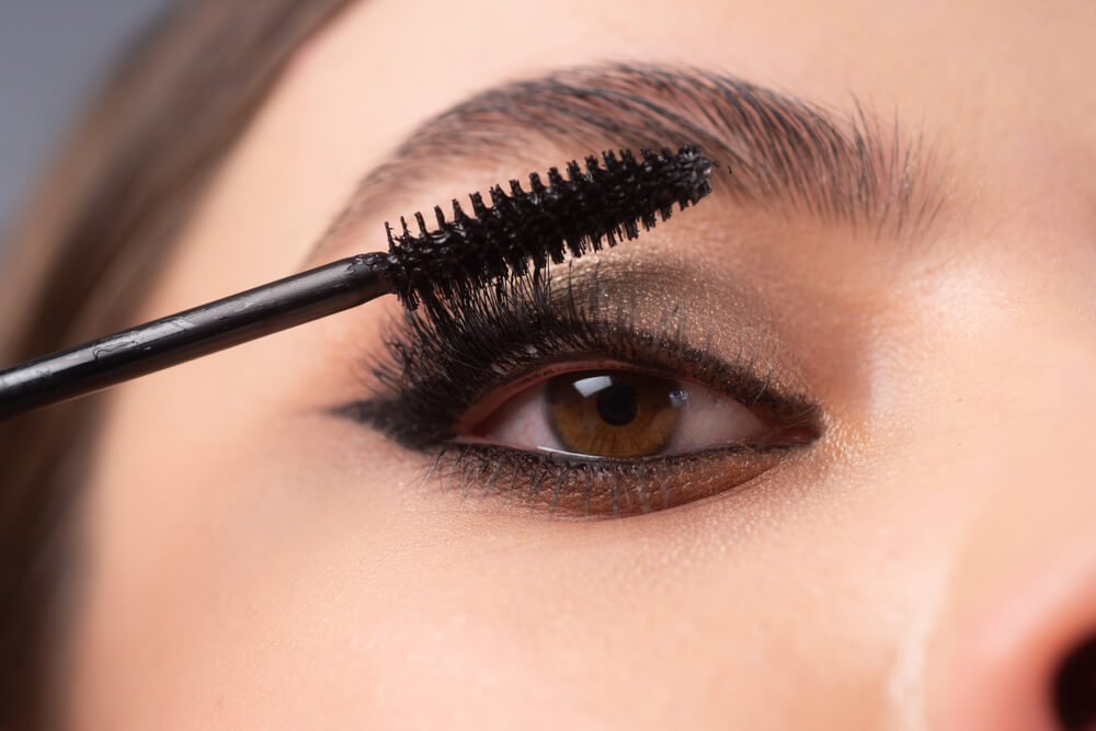 woman applying mascara